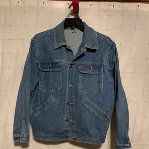 JEAN jacket!! Super cute.😎😎😎